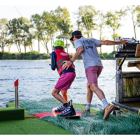 Lakeside Paradise Sport Hostel Кнокке-Гейст Екстер'єр фото